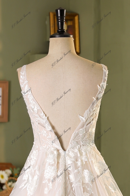 A Line Lace Applique With Pleat Tulle Wedding Dress