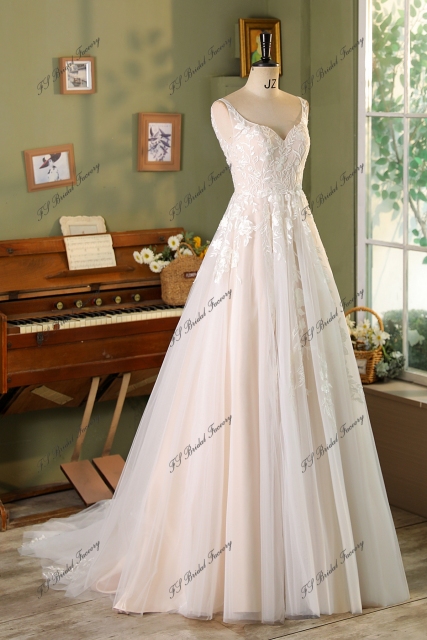 A Line Lace Applique With Pleat Tulle Wedding Dress