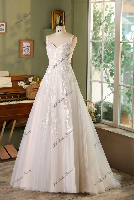 A Line Lace Applique With Pleat Tulle Wedding Dress