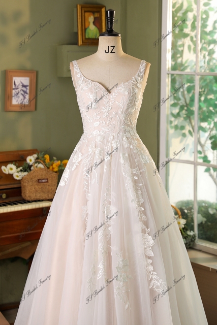A Line Lace Applique With Pleat Tulle Wedding Dress