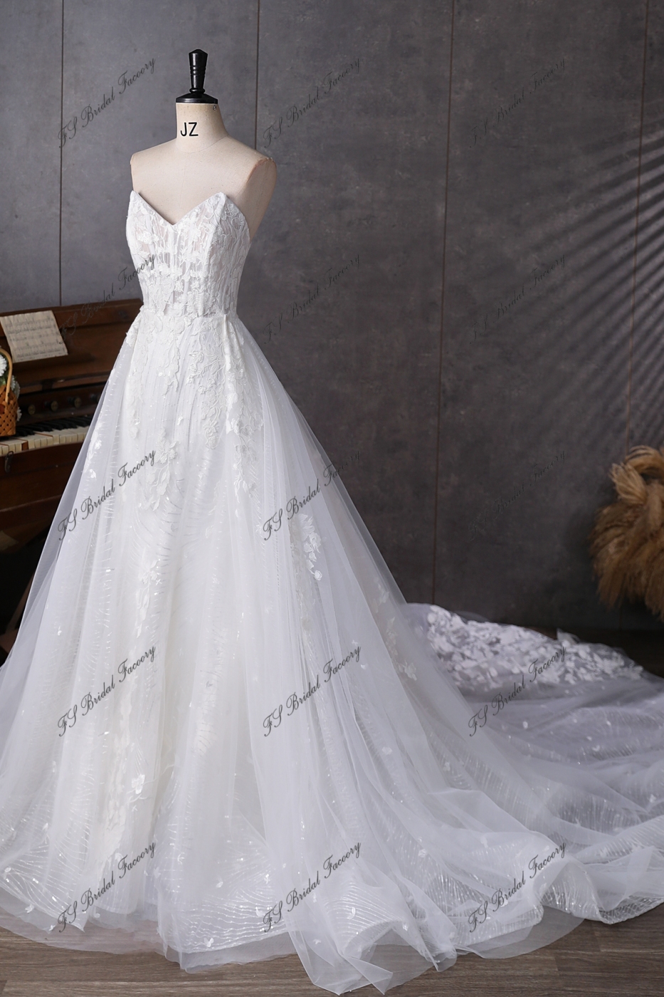 Jacquard Satin Simple Wedding Gown With Detached Boleros