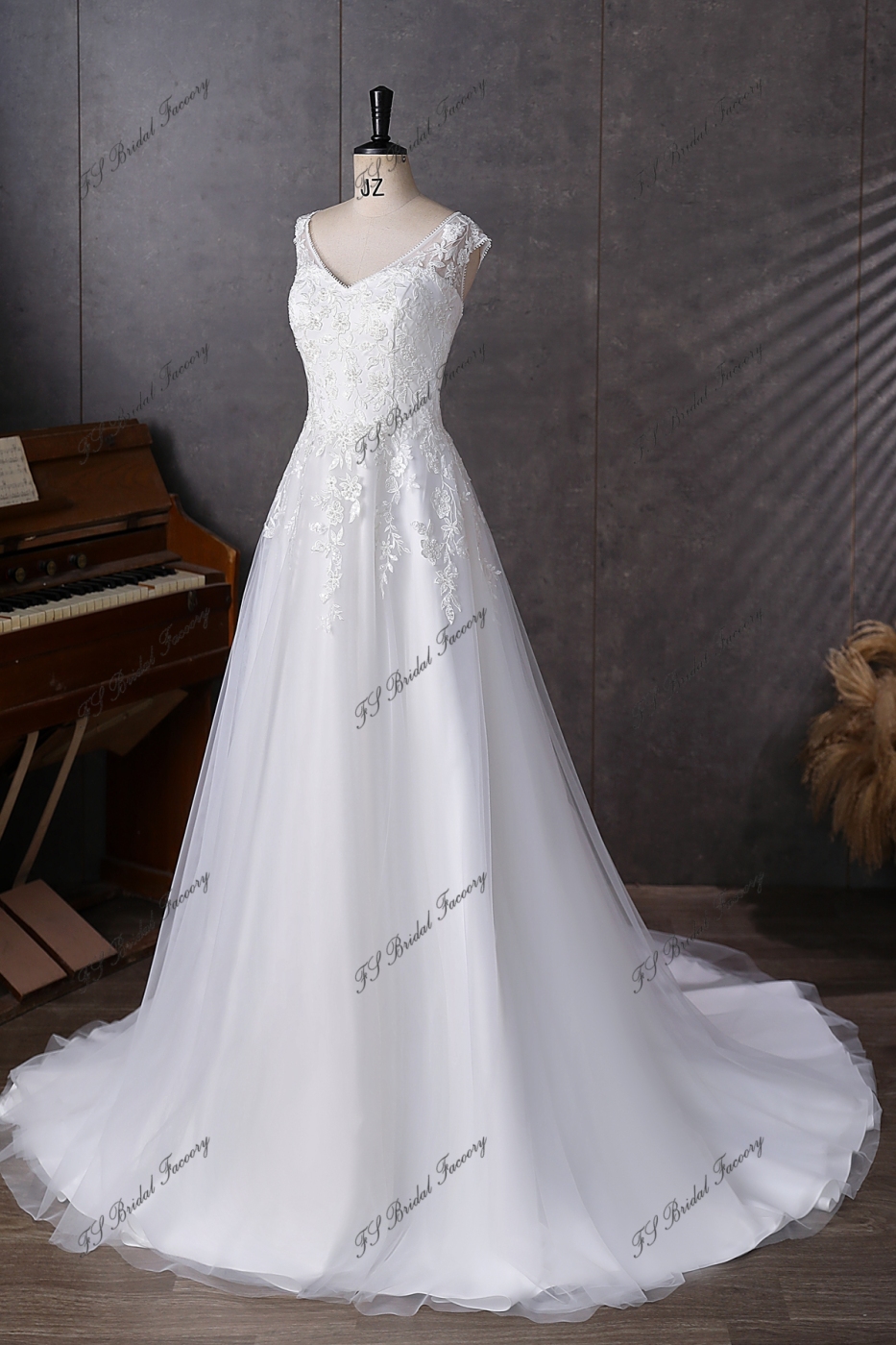 Cap Sleeve Soft Beading Lace Tulle Wedding Dress
