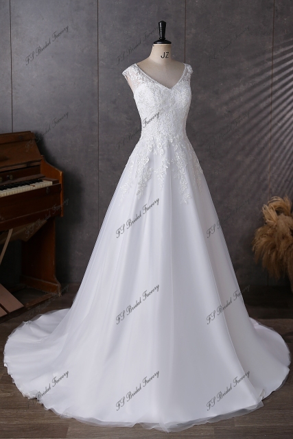 Cap Sleeve Soft Beading Lace Tulle Wedding Dress