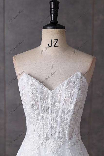 Jacquard Satin Simple Wedding Gown With Detached Boleros