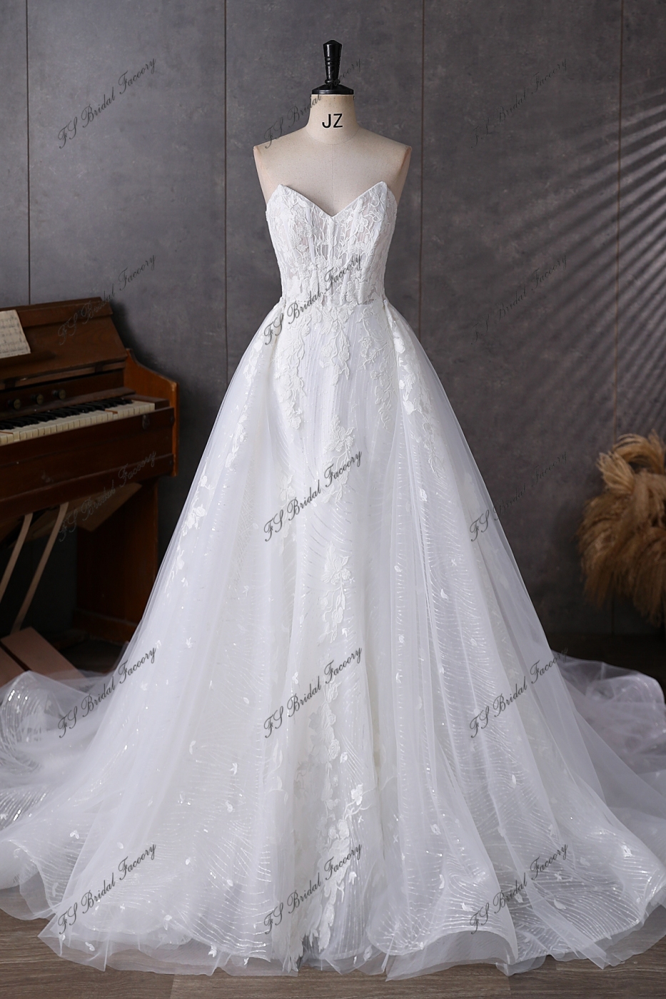 Jacquard Satin Simple Wedding Gown With Detached Boleros