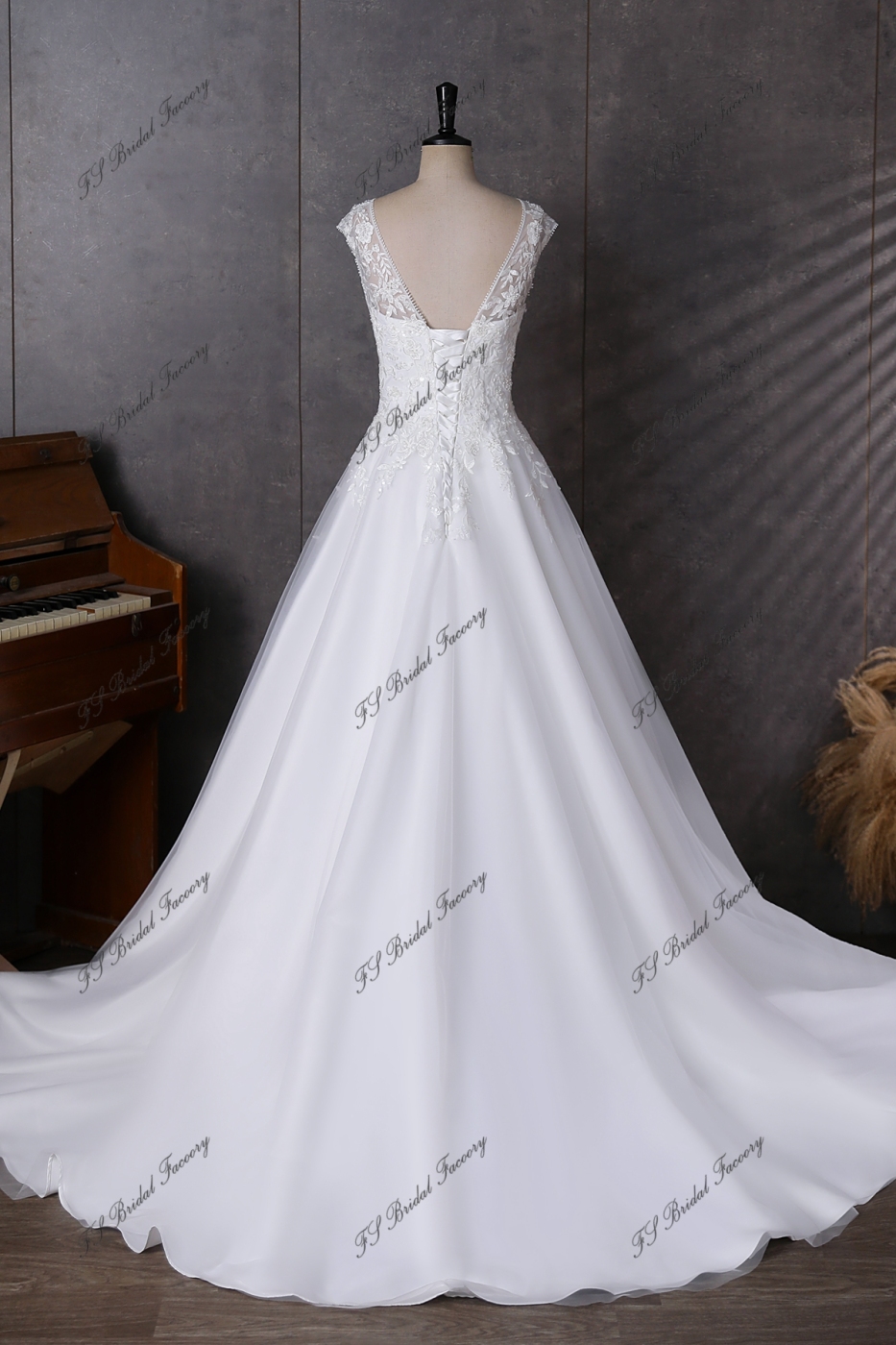 Cap Sleeve Soft Beading Lace Tulle Wedding Dress