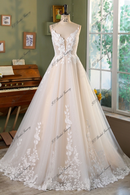 Bohemian A-line Lace Wedding Dress