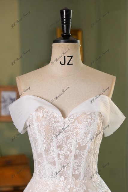 Romantic Tulle Off The Shoulder Neckline Wedding Dress