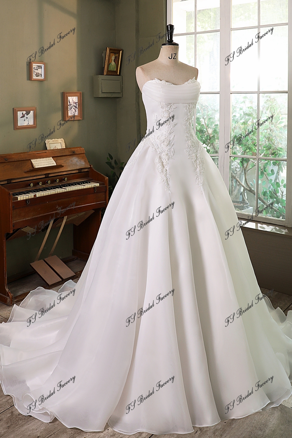 Strapless Organza Satin Beading Lace Applique Wedding Gown