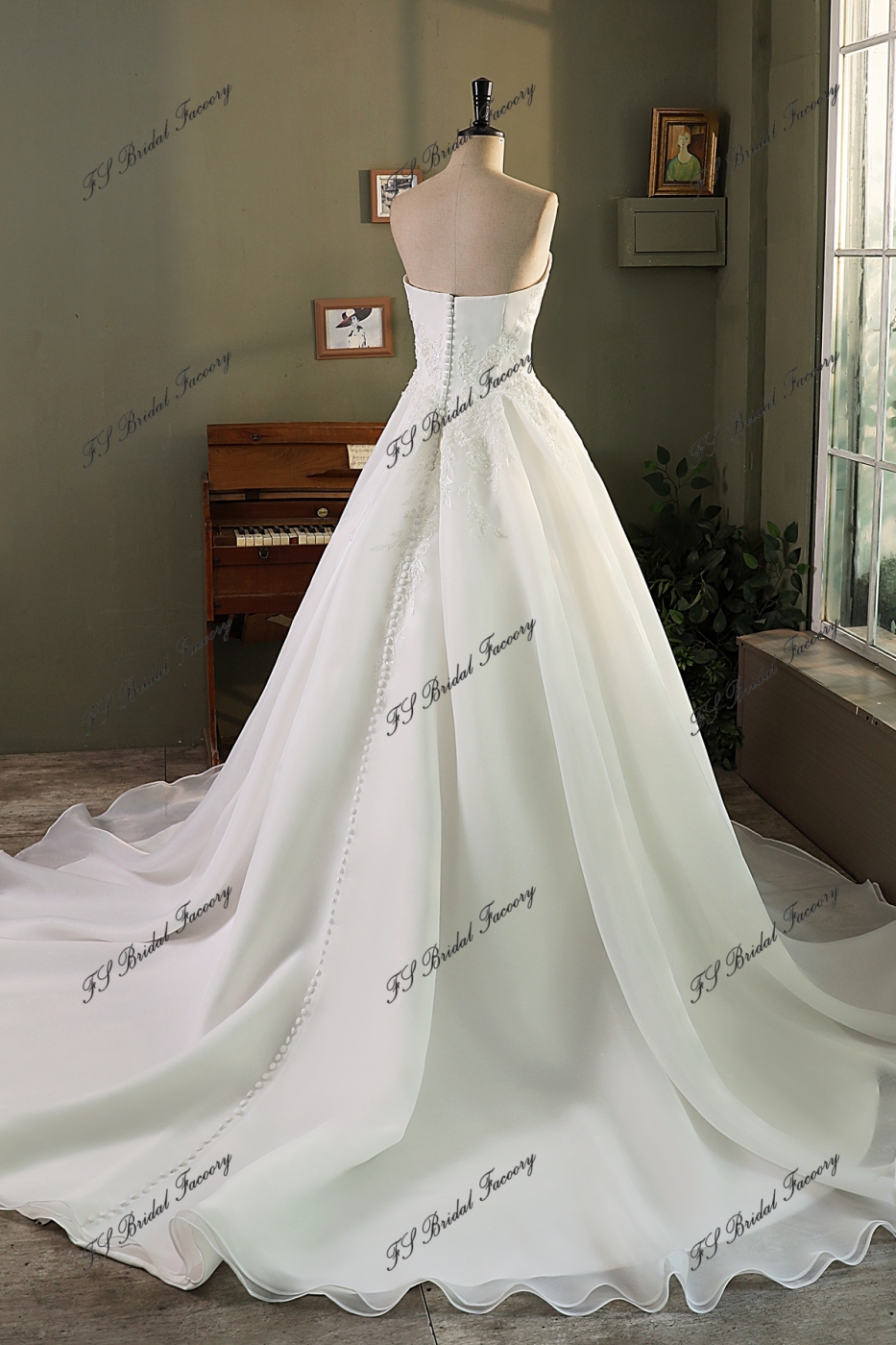Strapless Organza Satin Beading Lace Applique Wedding Gown