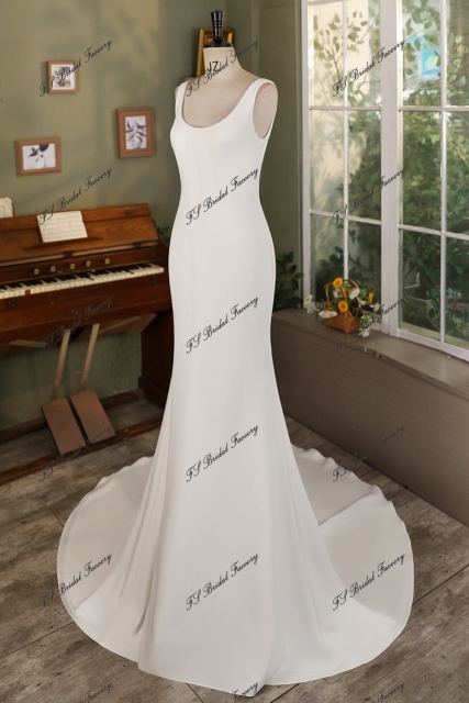 Simple Mermaid Crepe Wedding Dress With Detached Bow