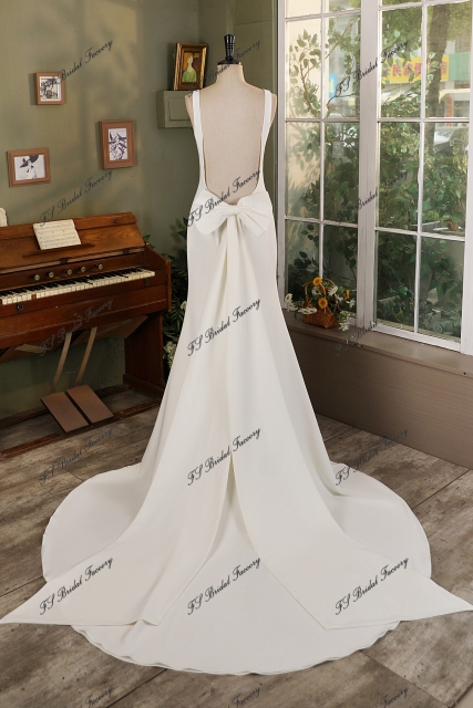 Simple Mermaid Crepe Wedding Dress With Detached Bow