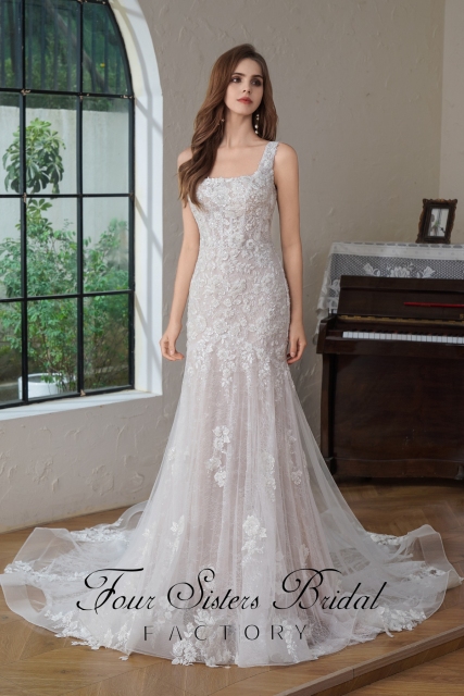 An elegant Squared Neckline silhouette Wedding Gowns