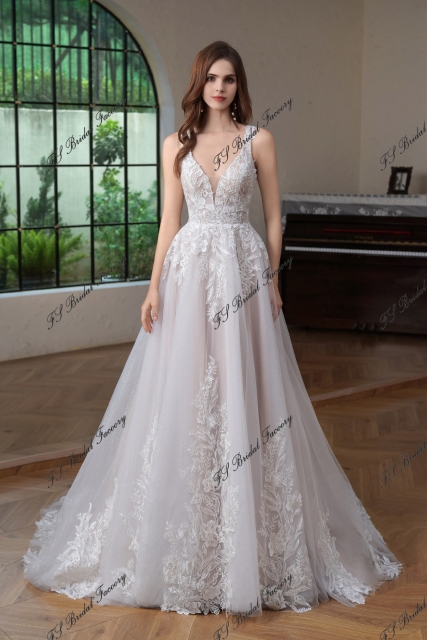 Big Lace Flowers Tulle Applique  A Line Wedding Gown