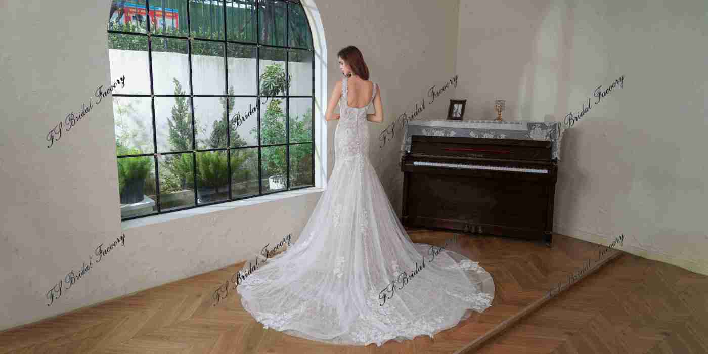 Elegant Squared Neckline Silhouette Wedding Gown