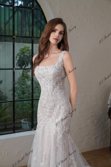 Elegant Squared Neckline Silhouette Wedding Gown