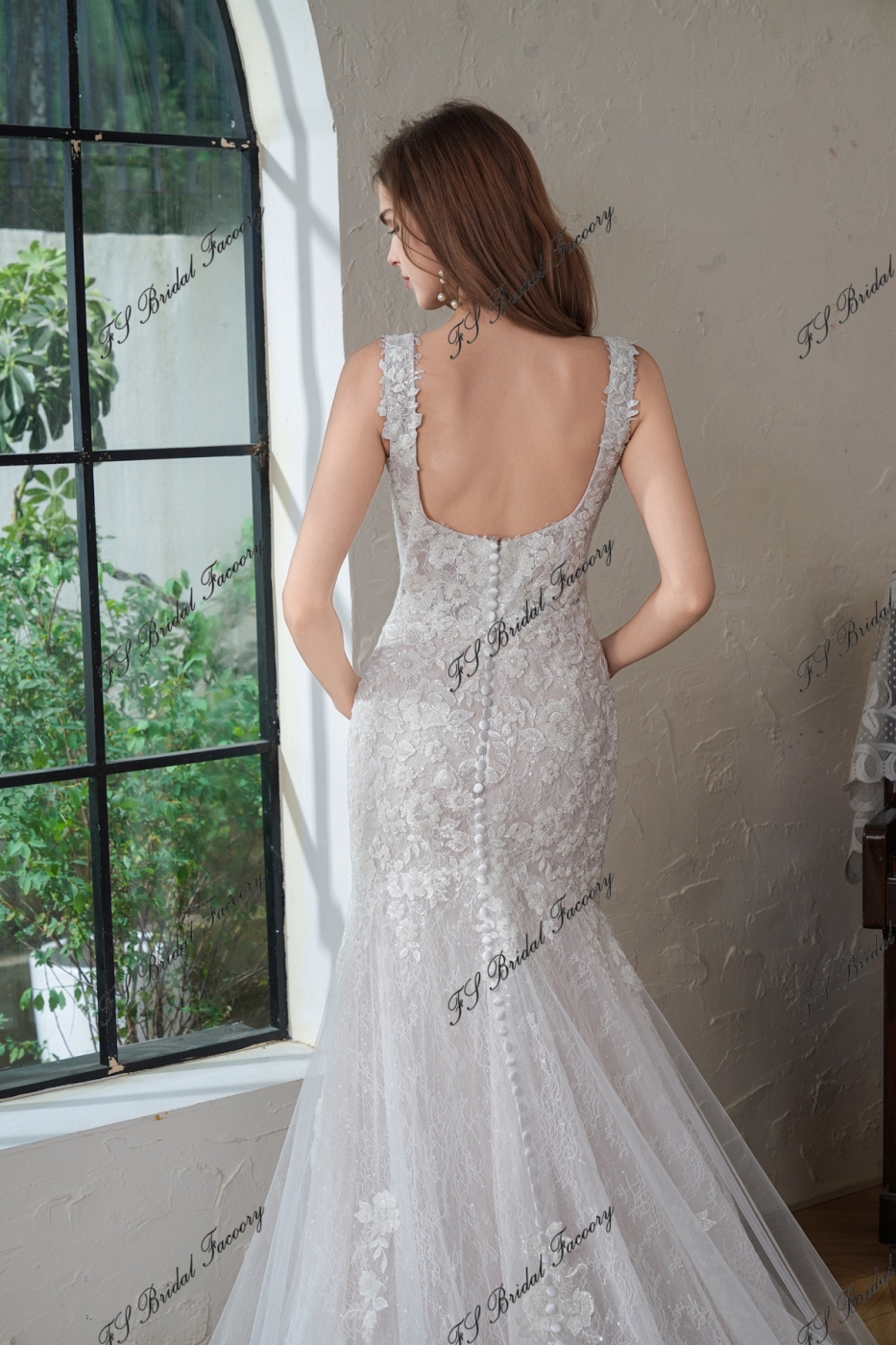 Elegant Squared Neckline Silhouette Wedding Gown