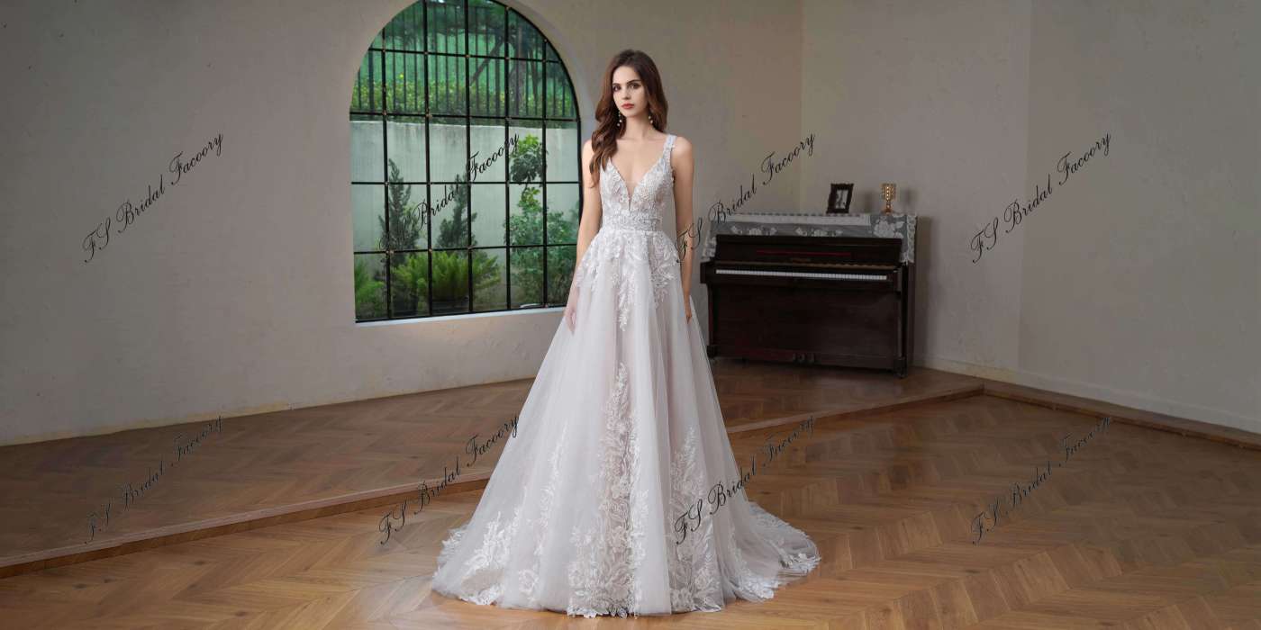 Big Lace Flowers Tulle Applique  A Line Wedding Gown