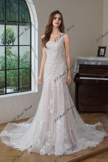 Elegant Squared Neckline Silhouette Wedding Gown