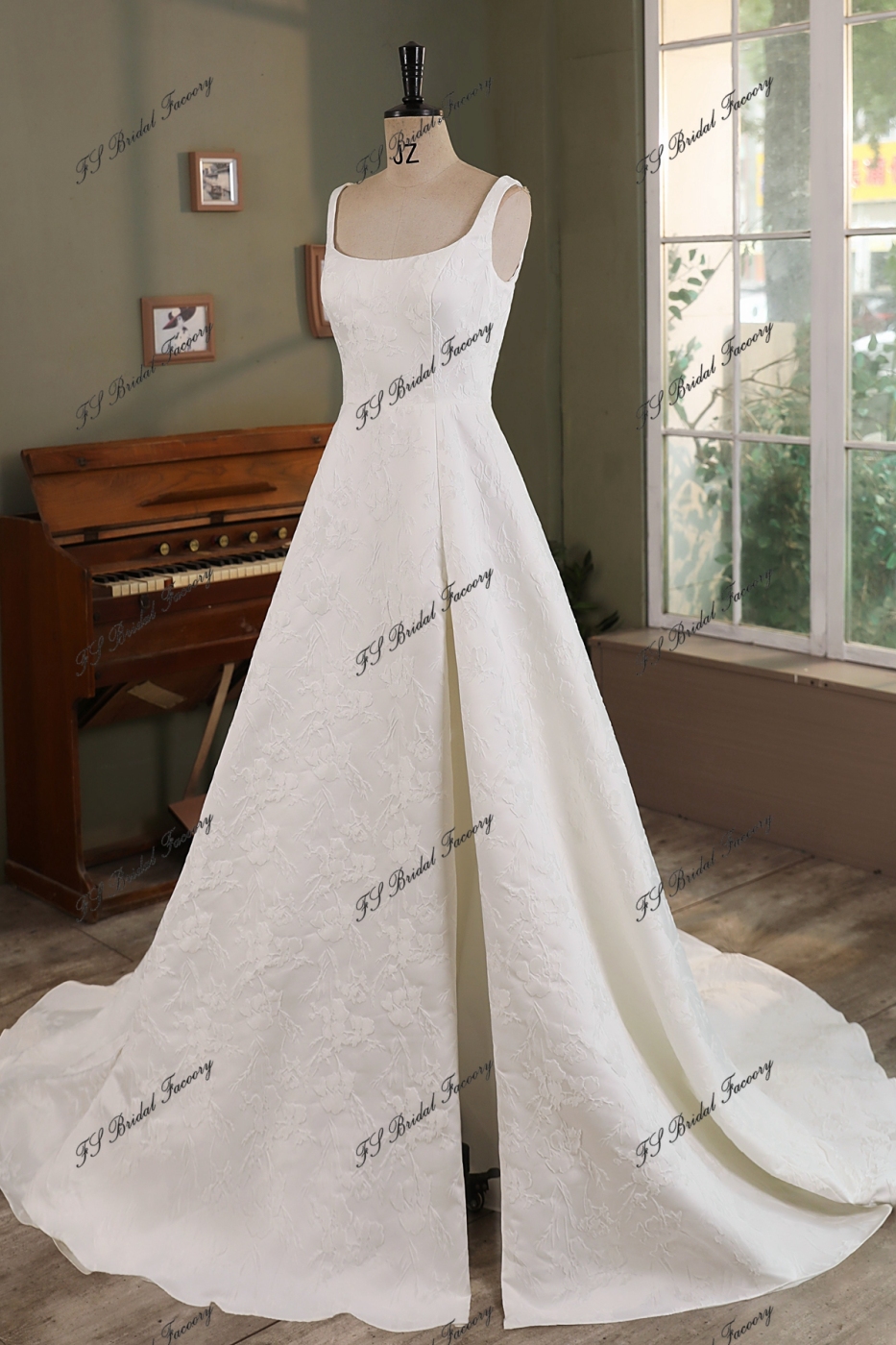 Ivory Jacquard Satin Square Wedding Gown With Pleat Slit Skirt