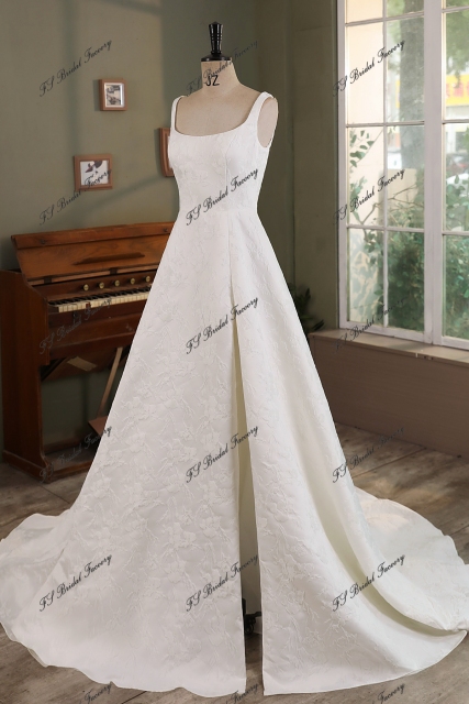 Ivory Jacquard Satin Square Wedding Gown With Pleat Slit Skirt