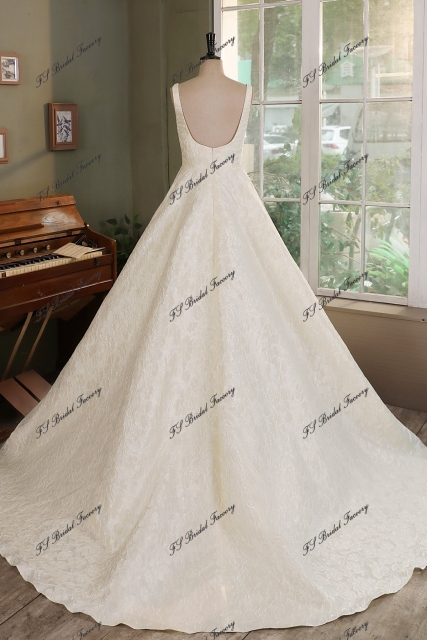 Champagne Jacquard Satin Square Wedding Gown With Pleat Slit Skirt