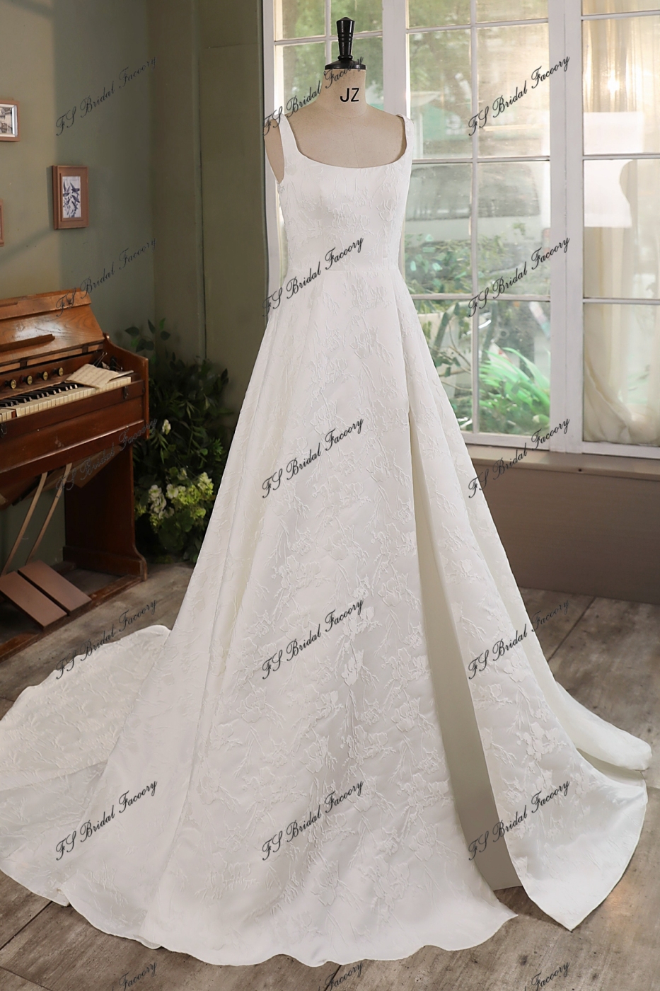 Ivory Jacquard Satin Square Wedding Gown With Pleat Slit Skirt