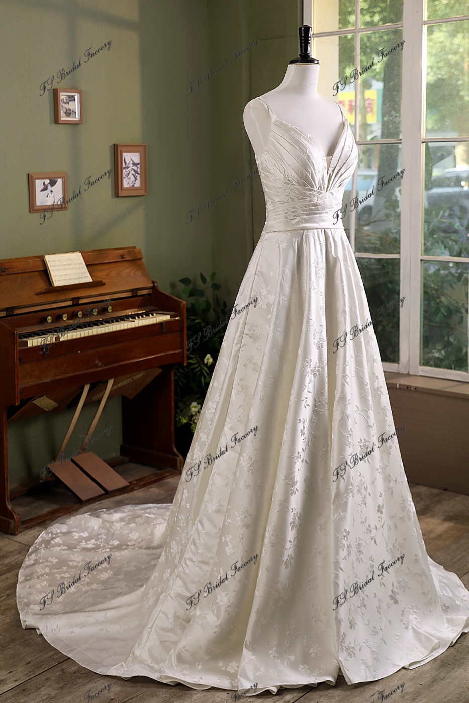 Pleat Jacquard Satin Simple Wedding Gown