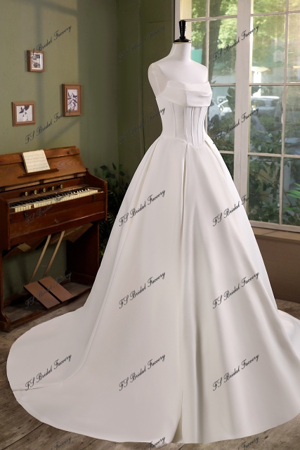 Simple V Waist Soft Satin Wedding Gown With Pleat Bodice