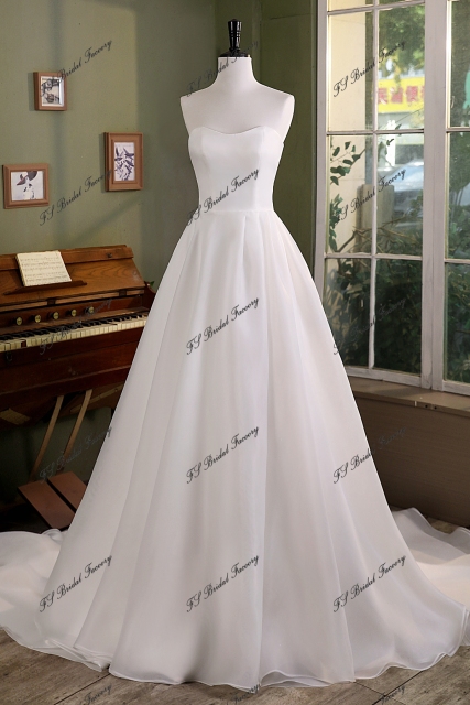 Detached Big Flowers  A Line Organza Satin  Wedding Gown With Slit Skirt