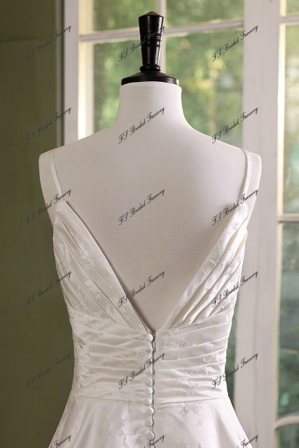 Pleat Jacquard Satin Simple Wedding Gown