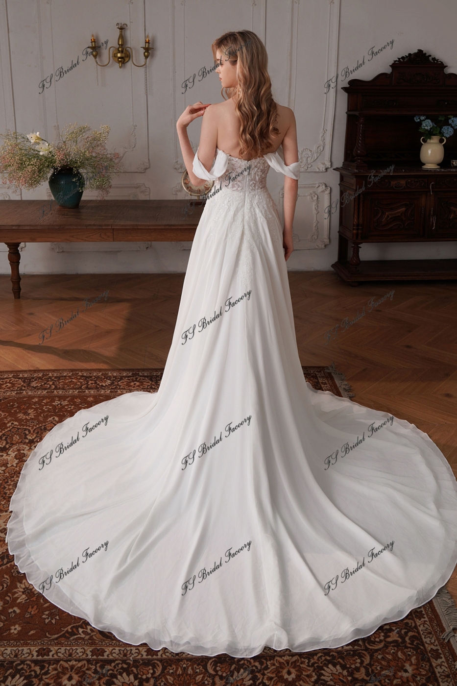Flowy A-line Dress With Sweetheart Neckline and detachable Sleeves