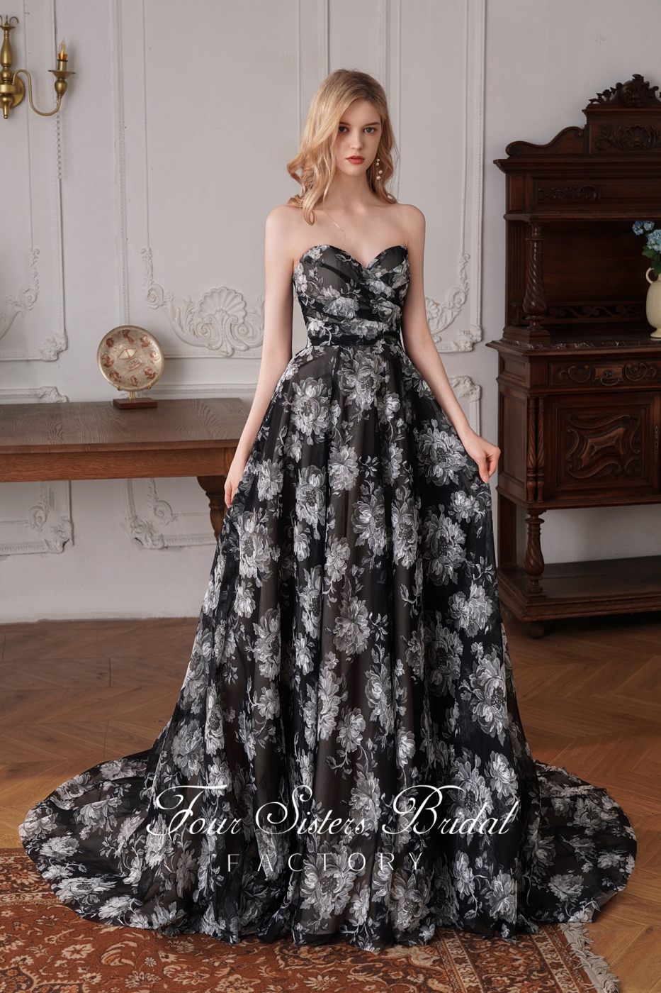 Sweet Heart Pleat Black Lace Wedding Gowns With Detached Sleeve