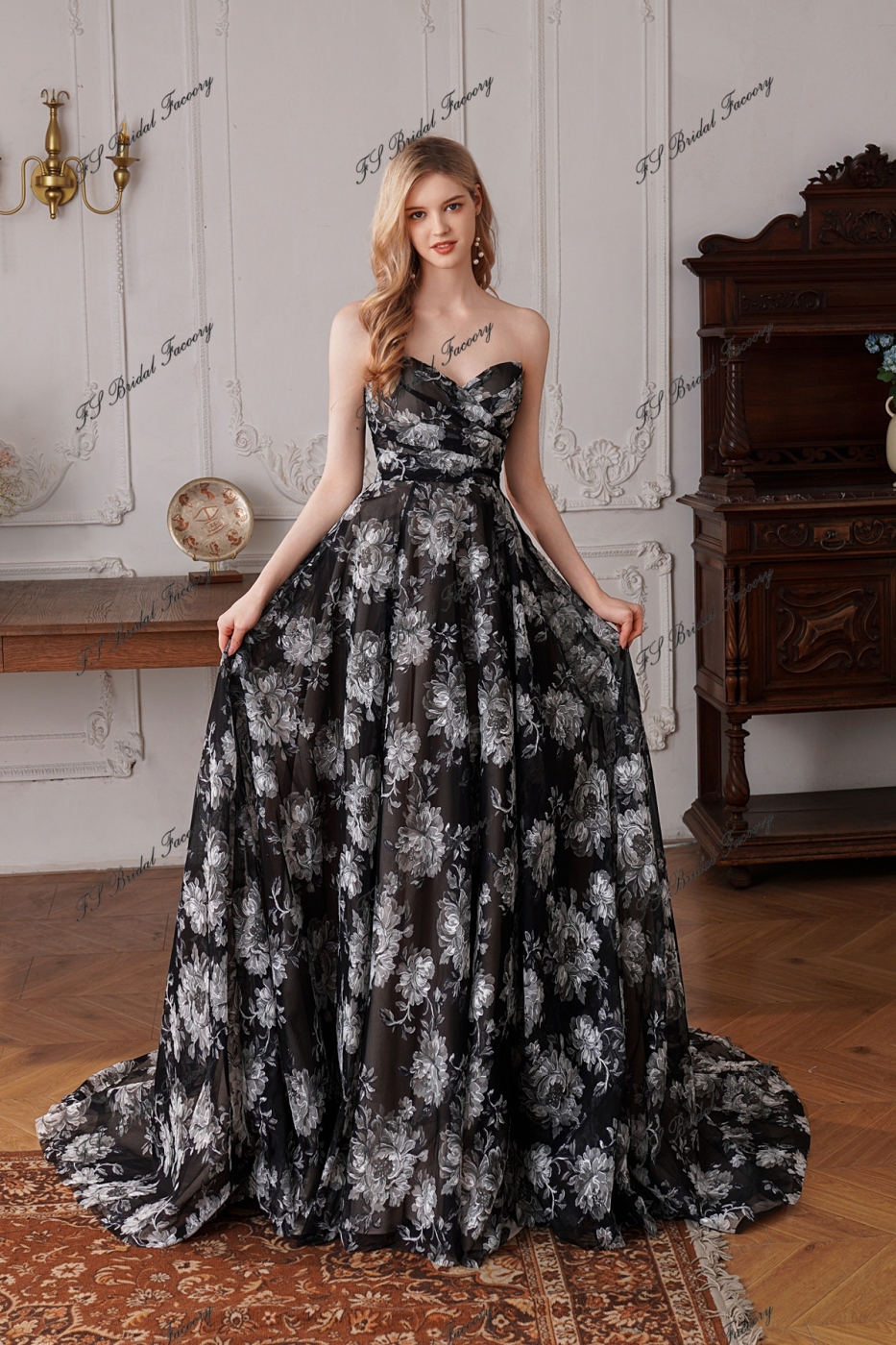 Sweet Heart Pleat Black Lace Wedding Gowns With Detached Sleeve
