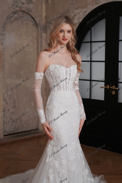 Elegant Lace Mermaid wedding dress with strapless neckline