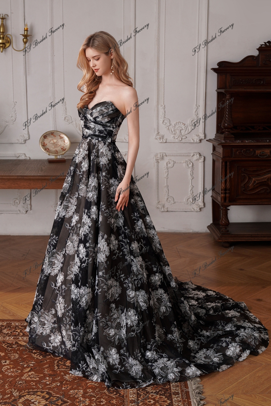 Sweet Heart Pleat Black Lace Wedding Gowns With Detached Sleeve