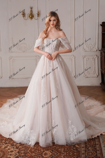 Romantic Beading Lace A-Line Wedding Dress With Detached Sleeve