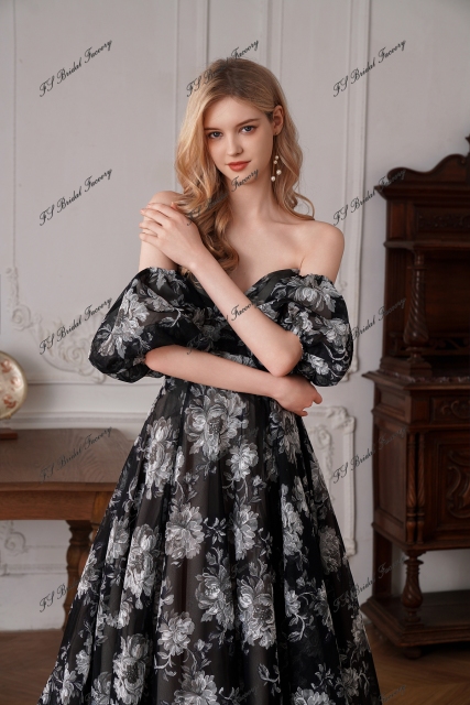 Sweet Heart Pleat Black Lace Wedding Gowns With Detached Sleeve