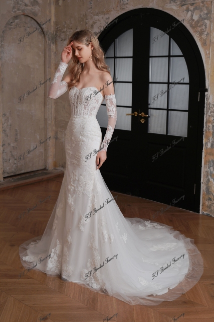 Elegant Lace Mermaid wedding dress with strapless neckline
