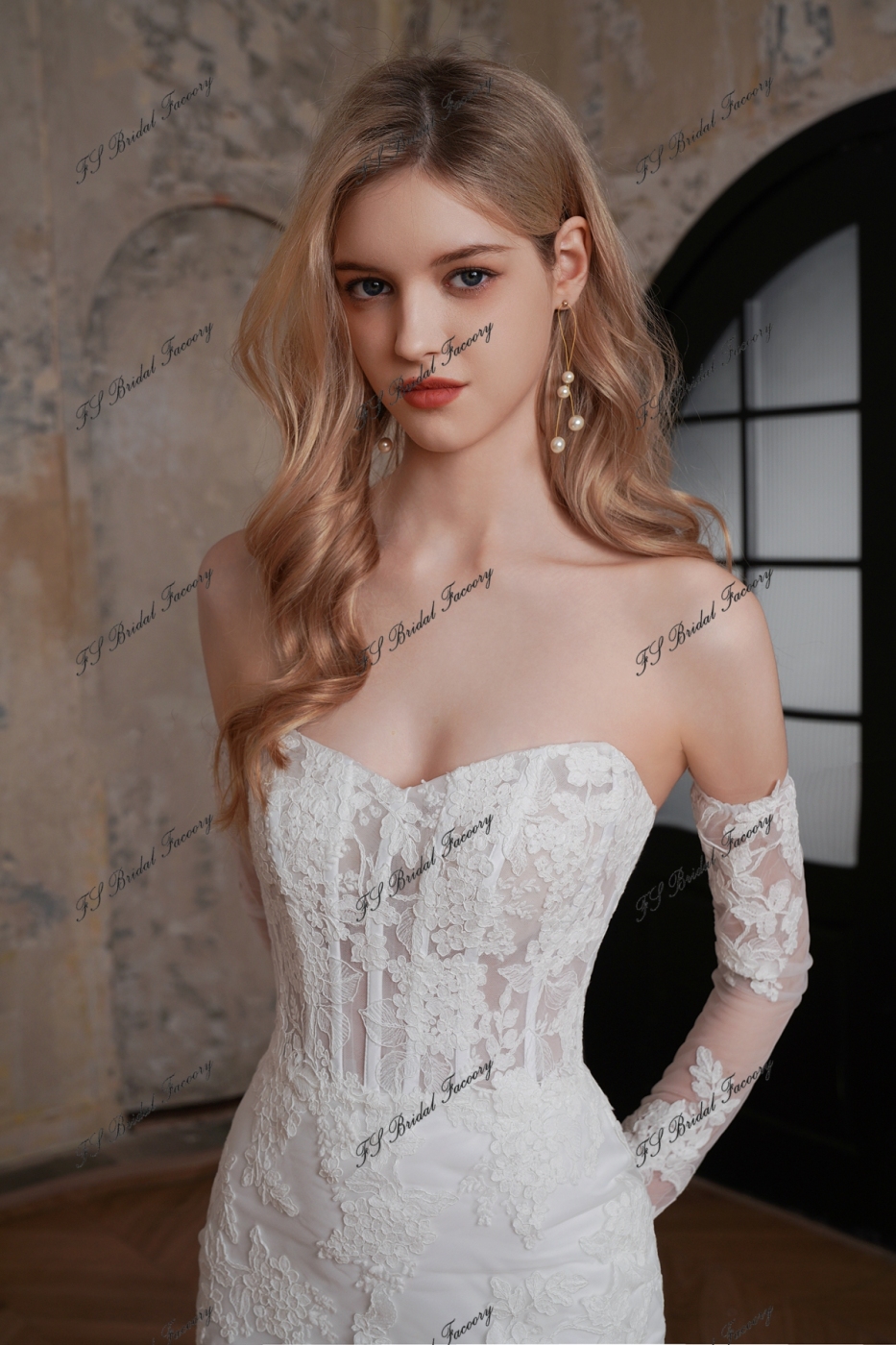 Elegant Lace Mermaid wedding dress with strapless neckline