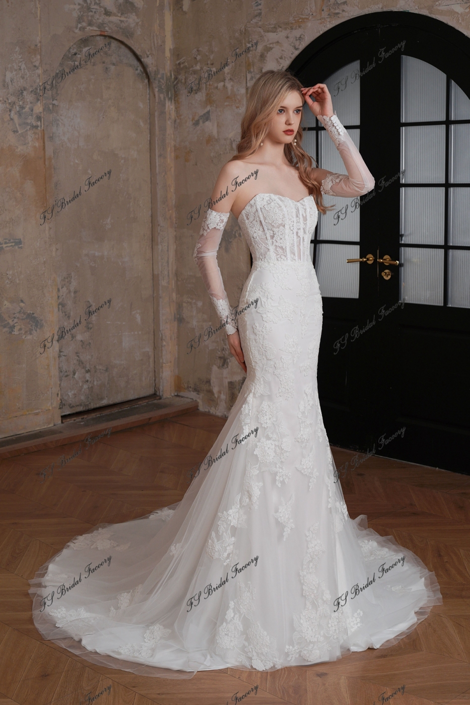 Elegant Lace Mermaid wedding dress with strapless neckline