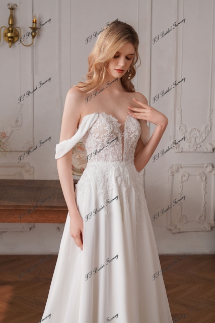 Flowy A-line Dress With Sweetheart Neckline and detachable Sleeves