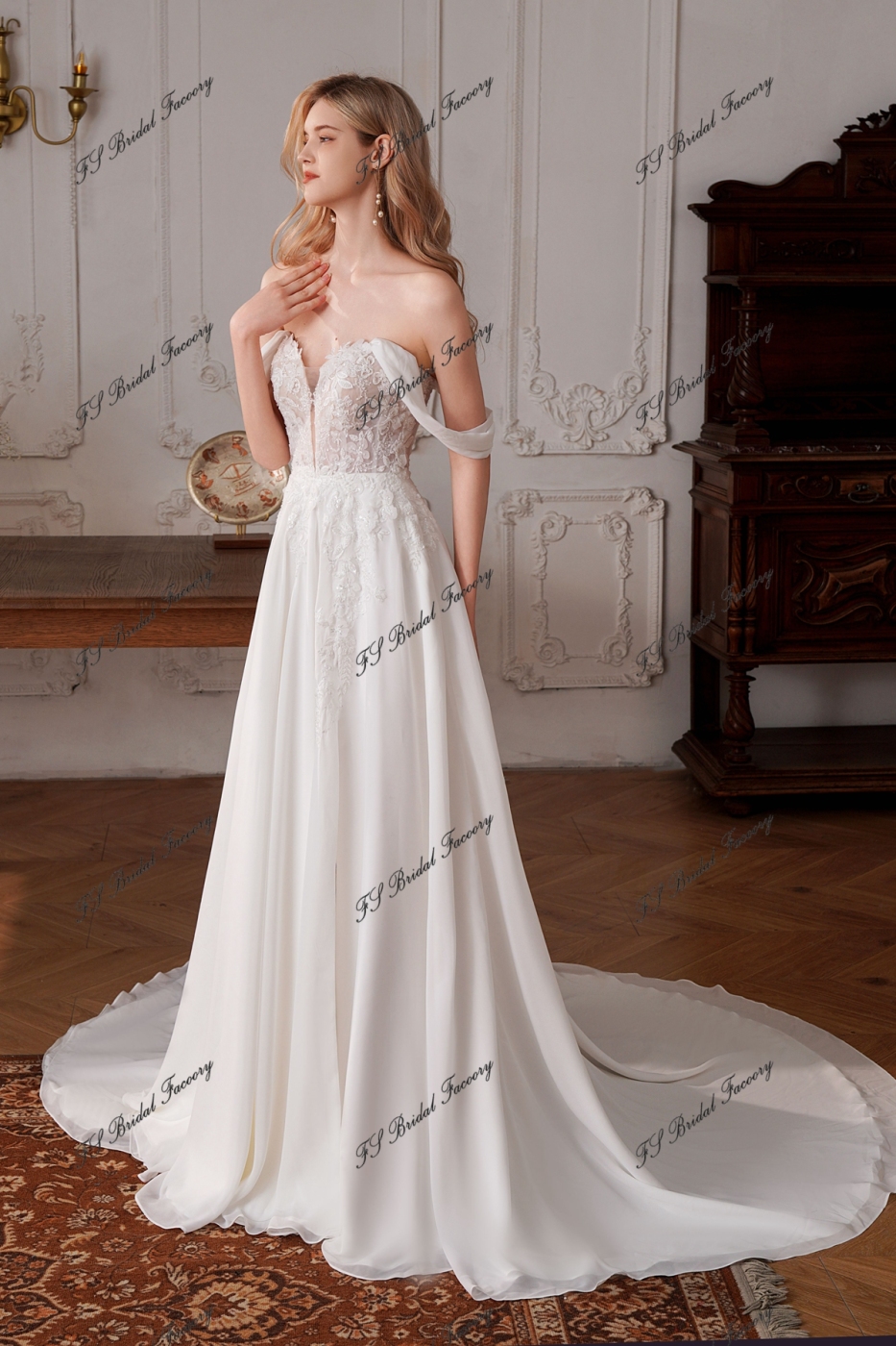 Flowy A-line Dress With Sweetheart Neckline and detachable Sleeves