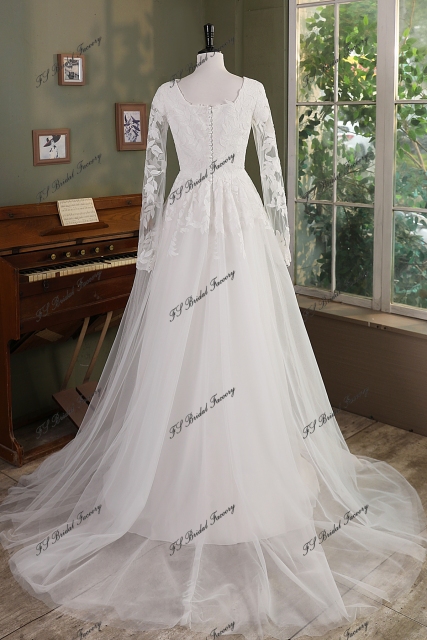 Modest Long Sleeve Tulle Wedding Gown With Slit