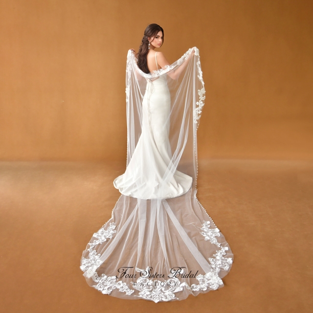 Pearl Embellished Tulle with Floral Edge Lace Floor-length Bridal Veil