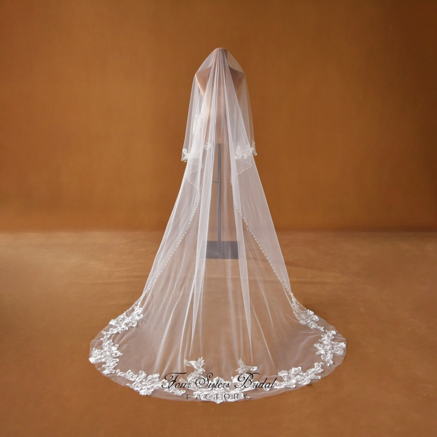 Pearl Embellished Tulle with Floral Edge Lace Floor-length Bridal Veil