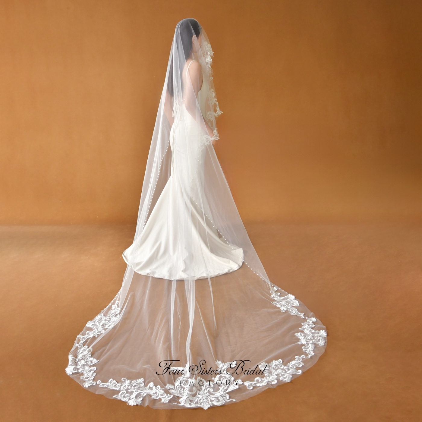 Pearl Embellished Tulle with Floral Edge Lace Floor-length Bridal Veil
