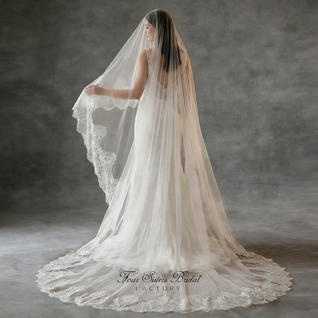 Vintage-style Lace Bridal Veils