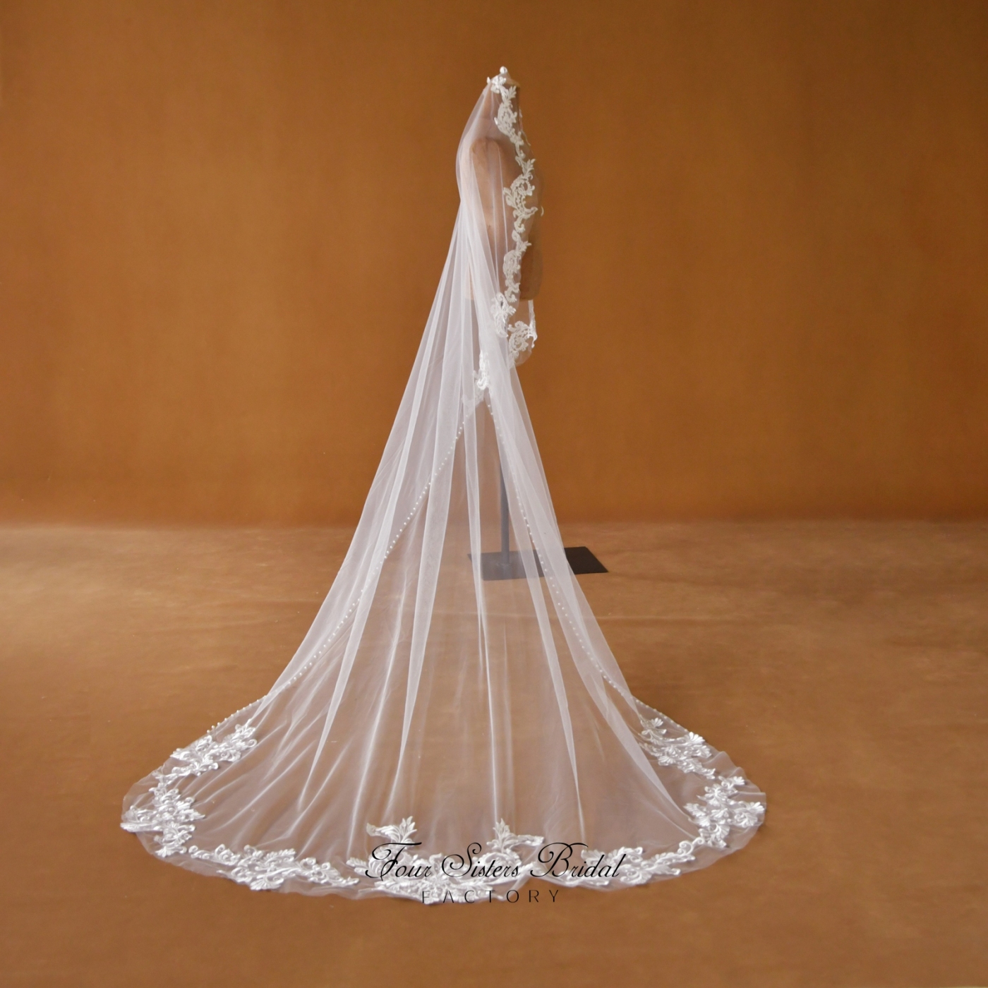 Pearl Embellished Tulle with Floral Edge Lace Floor-length Bridal Veil