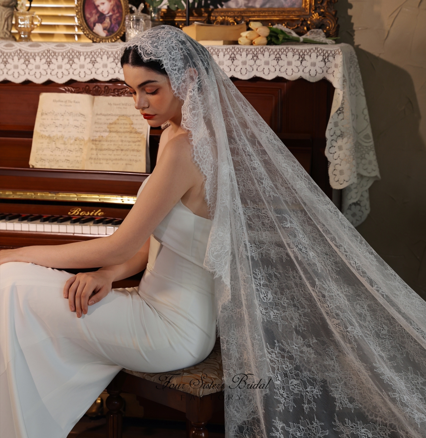 Vintage-Inspired Eyelash Lace Bridal Veils